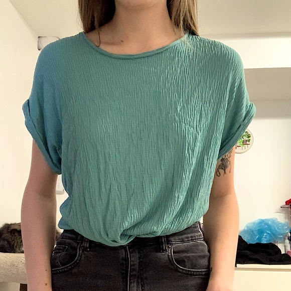 Dynamite Short Sleeve Pleated Green Top - Picture 3 of 3